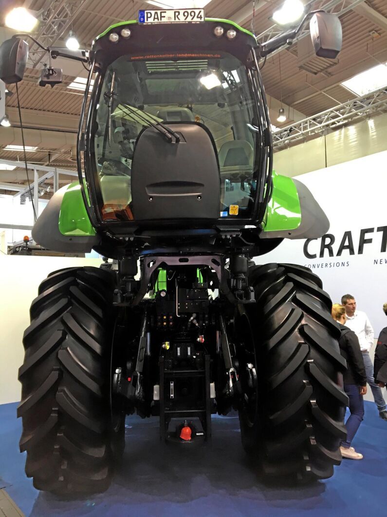 Snurrtraktorn med vändbar hytt drog många ögon till sig.