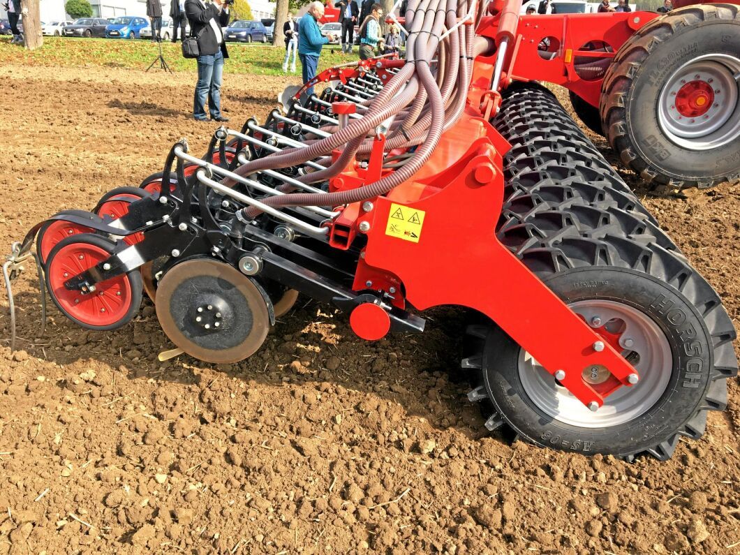 De 30 hjulen på Serto fördelar vikten över fältet.