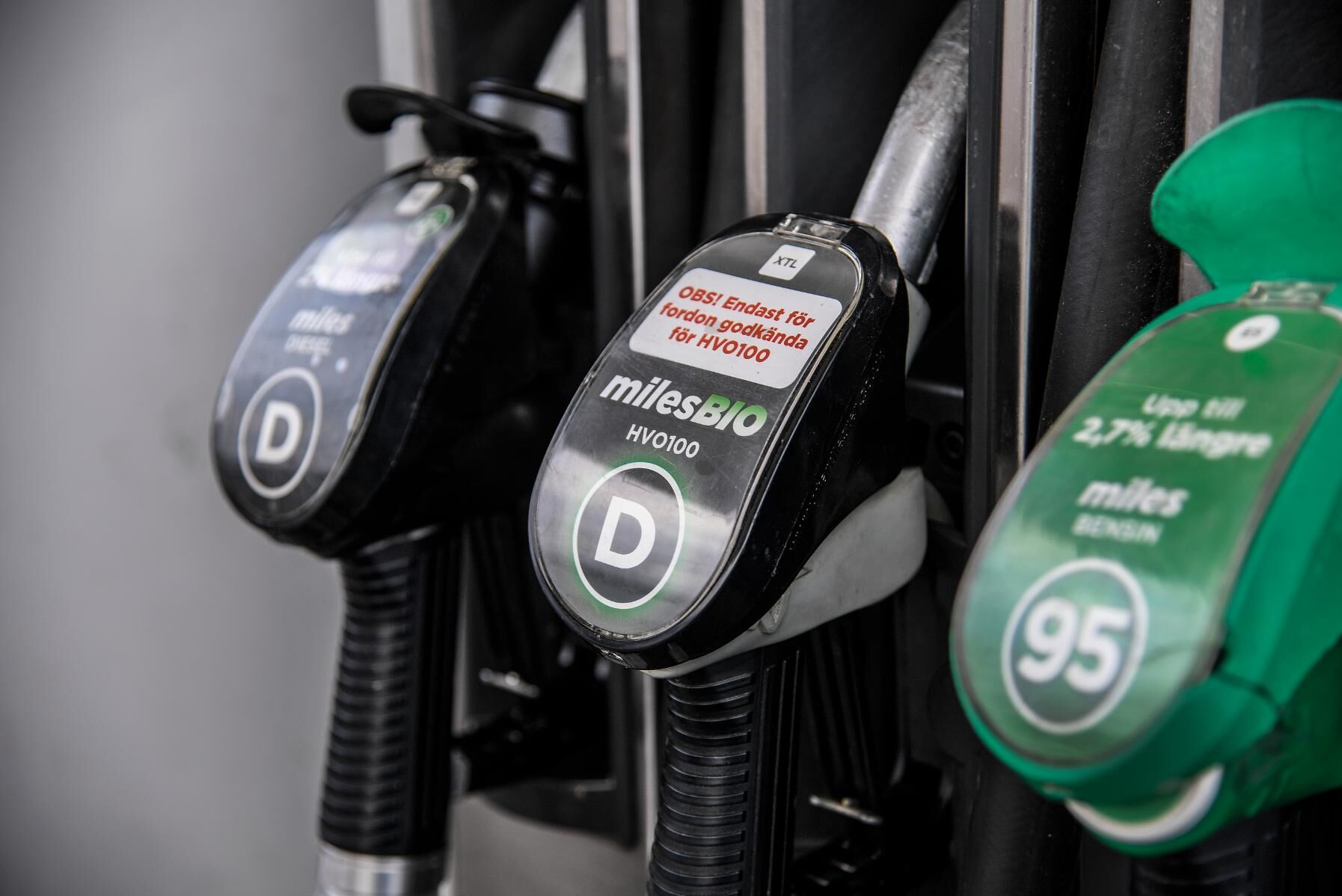 Priserna steg under fredagen på bensin, diesel och HVO-100. Arkivbild.