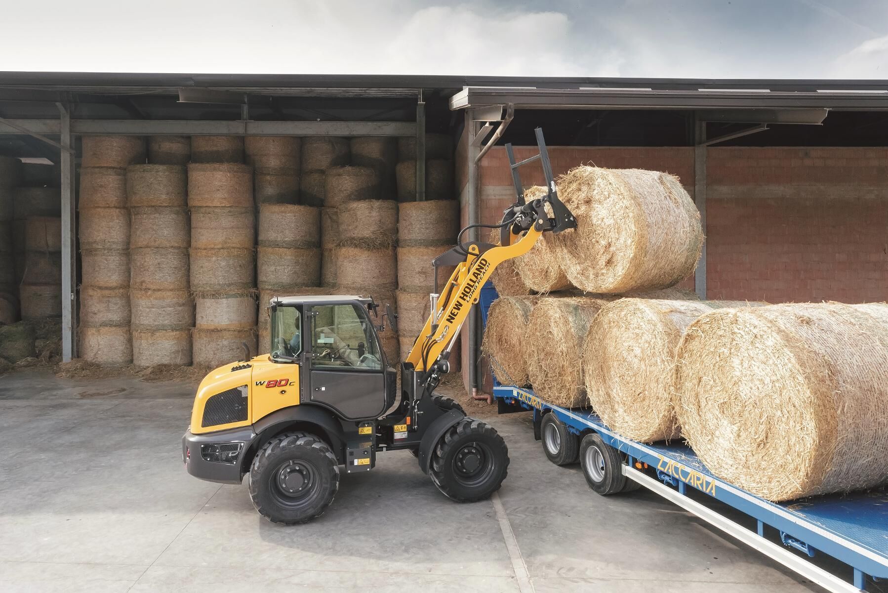 Den uppdaterade modellen, New Holland W80C, får 20 centimeters extra lyfthöjd.