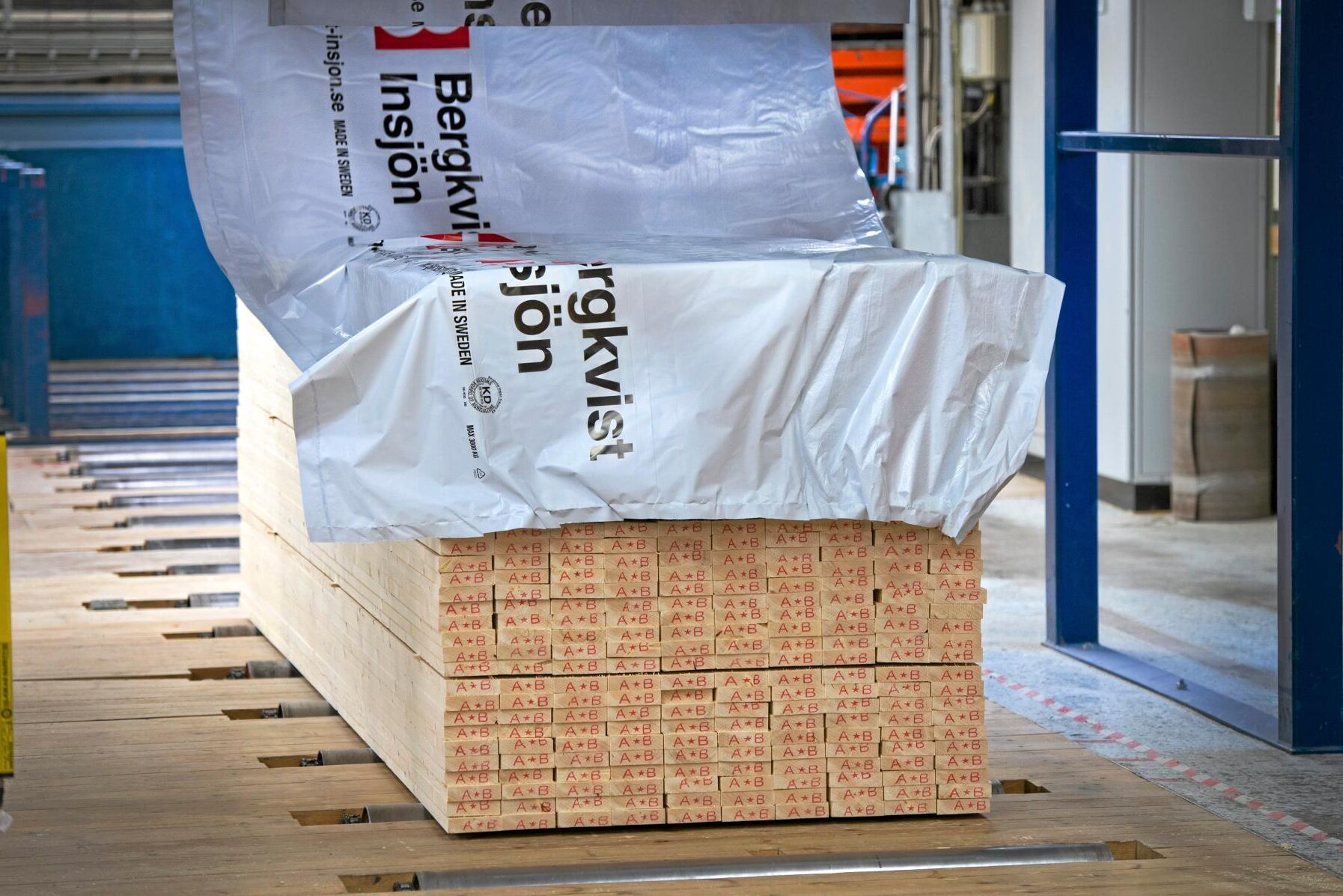 Sågverket Bergkvist Insjön provar tågtransporter till Kina. Faller det väl ut kan det bli en fortsättning.