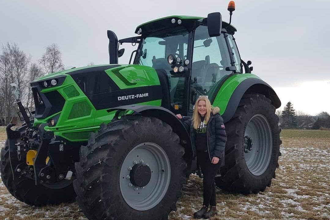 Emma Karlsson körde familjens Deutz i paraden.