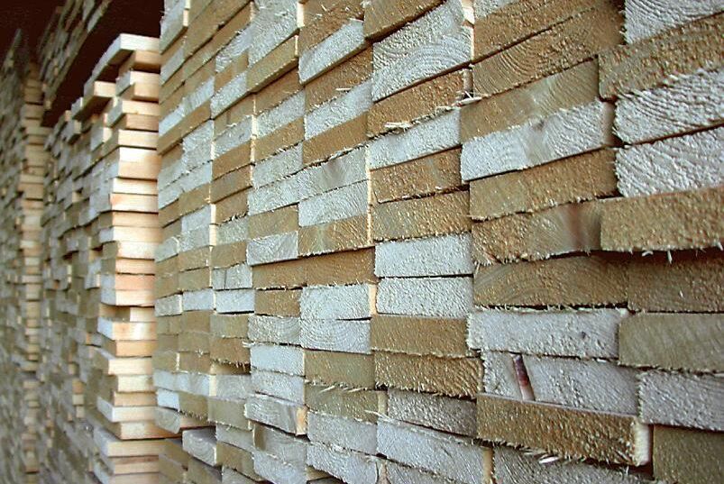 Sveriges Europa-export av sågade trävaror minskade under fjolåret men det mer än kompenserades av ökningar på andra marknader.