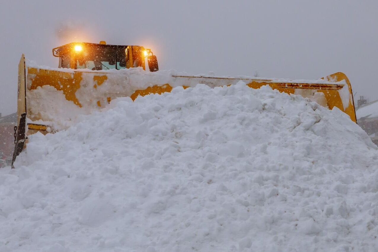 Vem ska ta hand om snön? Tolv distrikt i Hudiksvall saknar i dagsläget formellt någon som rycker ut när det börjar snöa i vinter.
