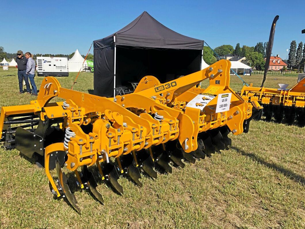 Staltech jordbearbetningsredskap visades upp på Brunnby.