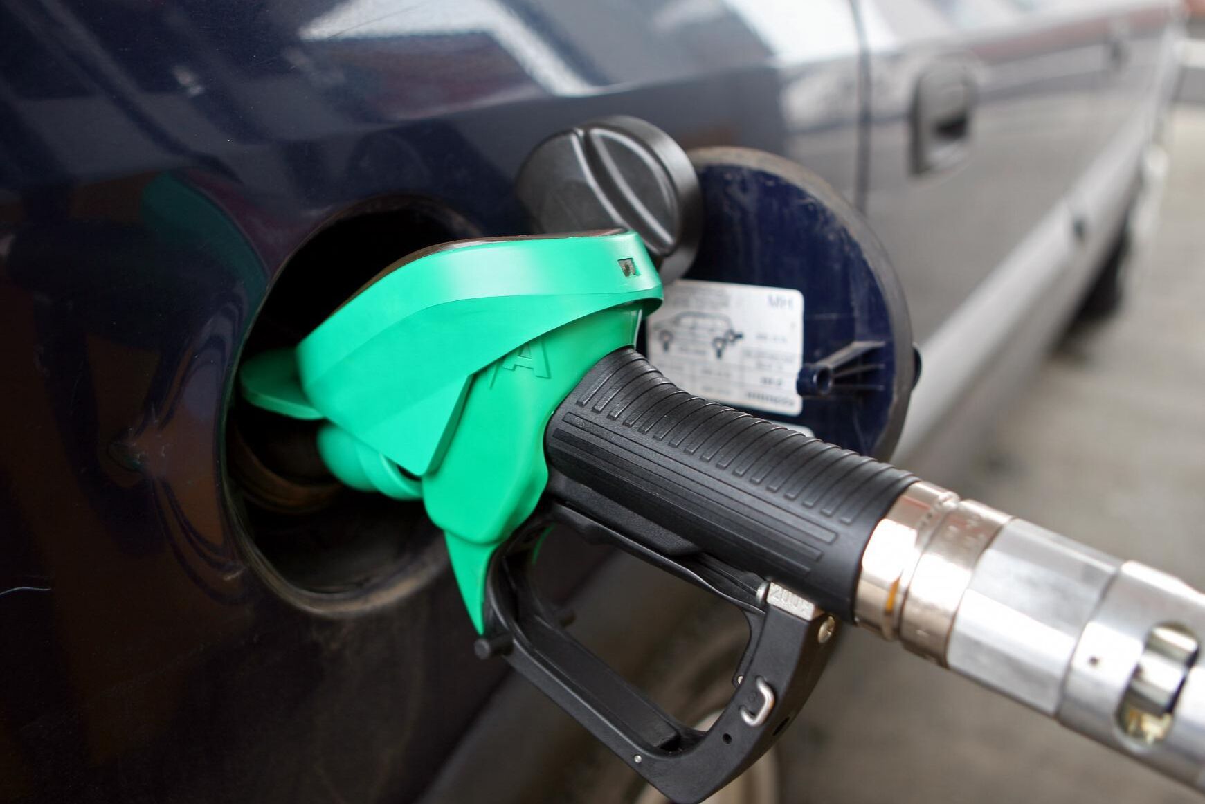 Bensinpriset har under den senaste veckan höjts flera gånger och har återigen kommit över 16-kronorsgränsen. Senast priset var över 16 kronor/liter var i oktober 2018.