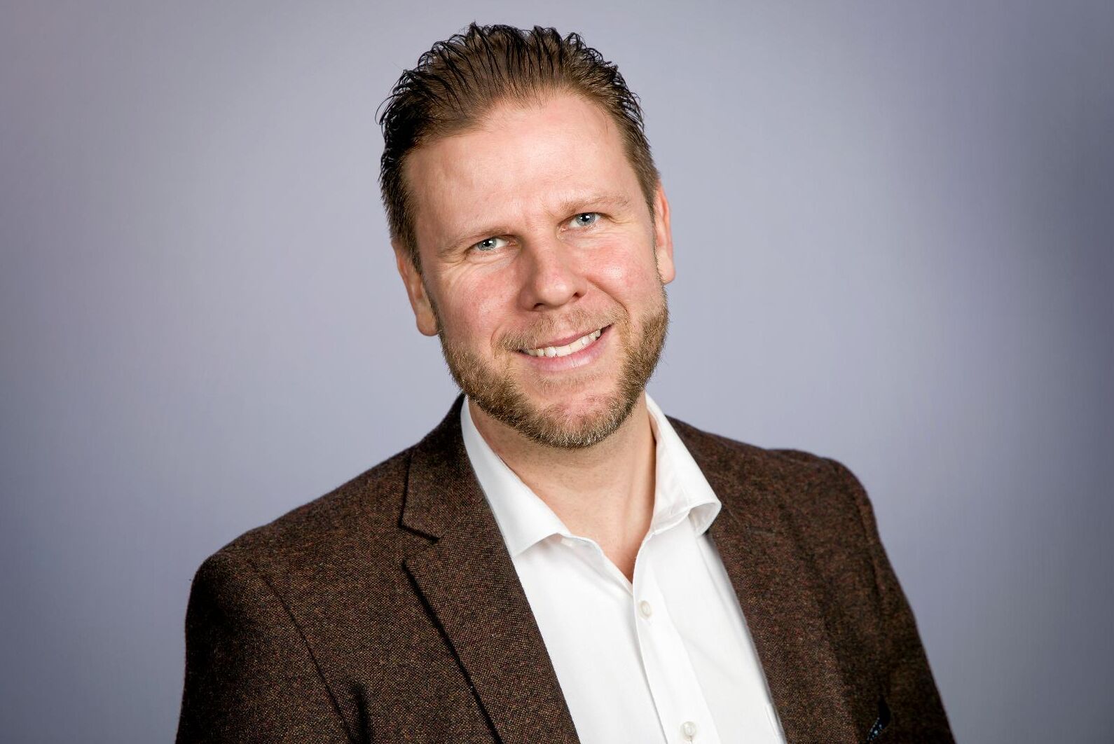 Skogsstyrelsen har i många år drivit projekt för att få in långtidsarbetslösa och nyanlända på arbetsmarknaden, nyligen beviljade regeringen pengar till ett nytt projekt som Fredrik Gunnarsson är ansvarig för.