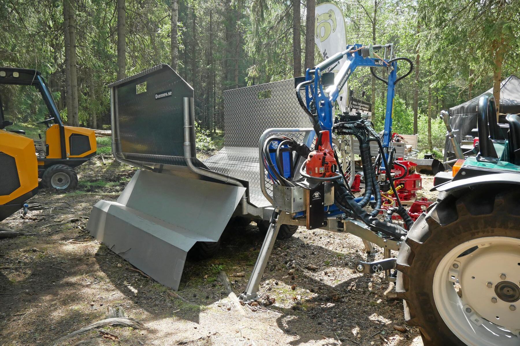 Qvennes Skog har tagit fram en risbalja till Avestavagnen.
