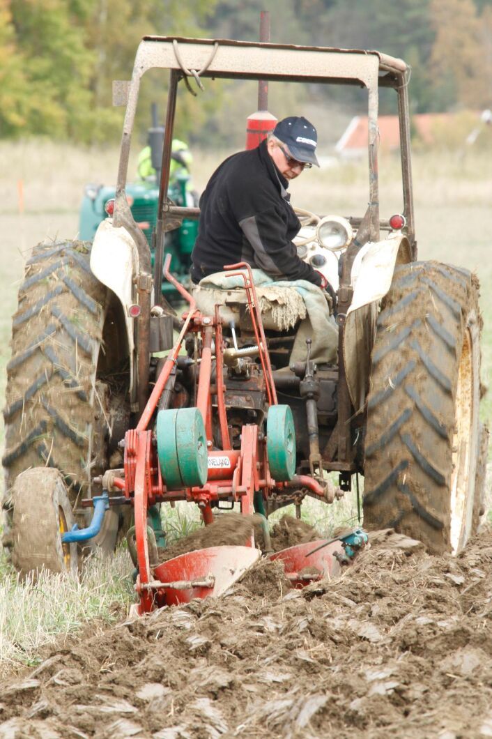 Börje Holm med sin David Brown 990.