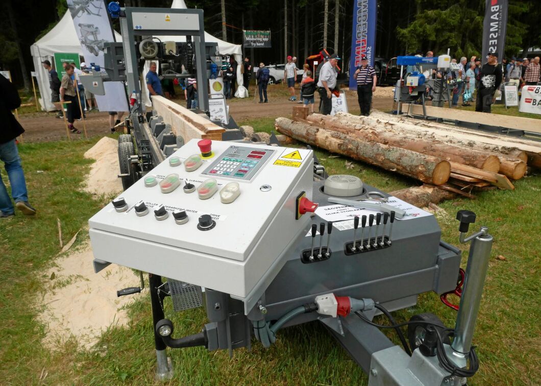 Operatörsbord på Trak-Met sågverk.