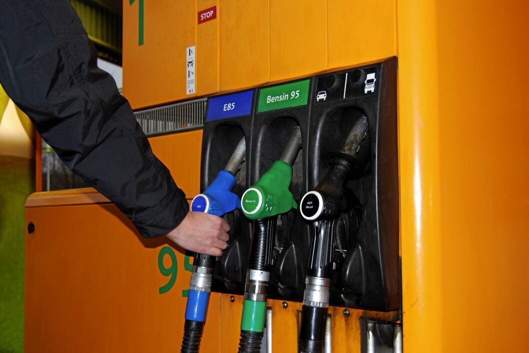 Sverige exporterar högklassig etanol medan råvaran till den etanol som används i Sverige ofta kommer från utlandet.