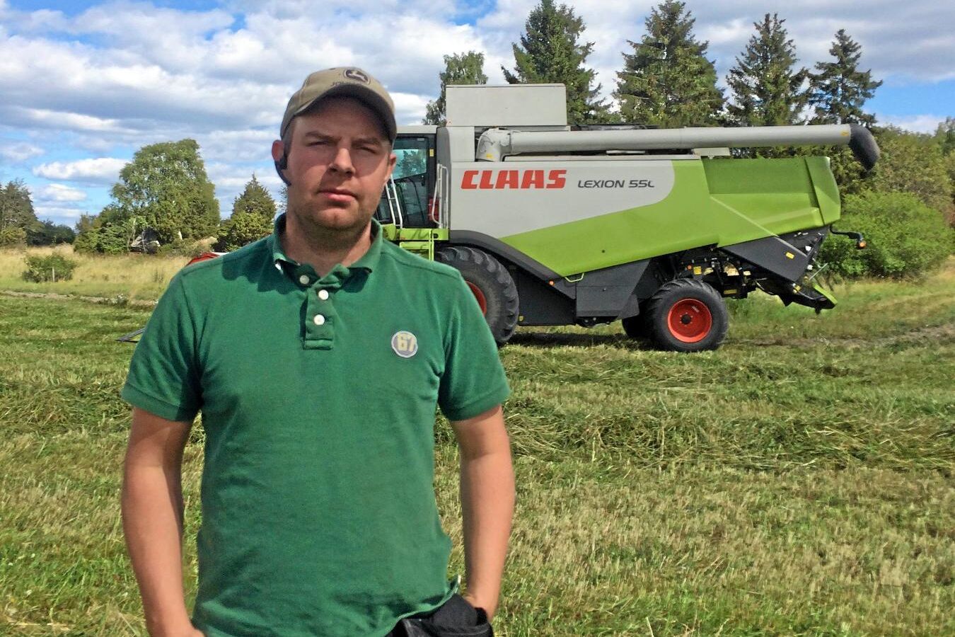 Carl Johansson på Gillberga gård fick lov att skörda höstrybsen tidigare än tänkt, på grund av brådmognad i det torra vädret.