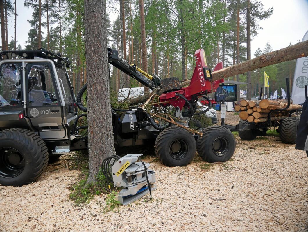 Malwa visar sitt "barkborreekipage" med ett Hyproaggregat monterat på skotaren i kombination med påhängsvagnen.