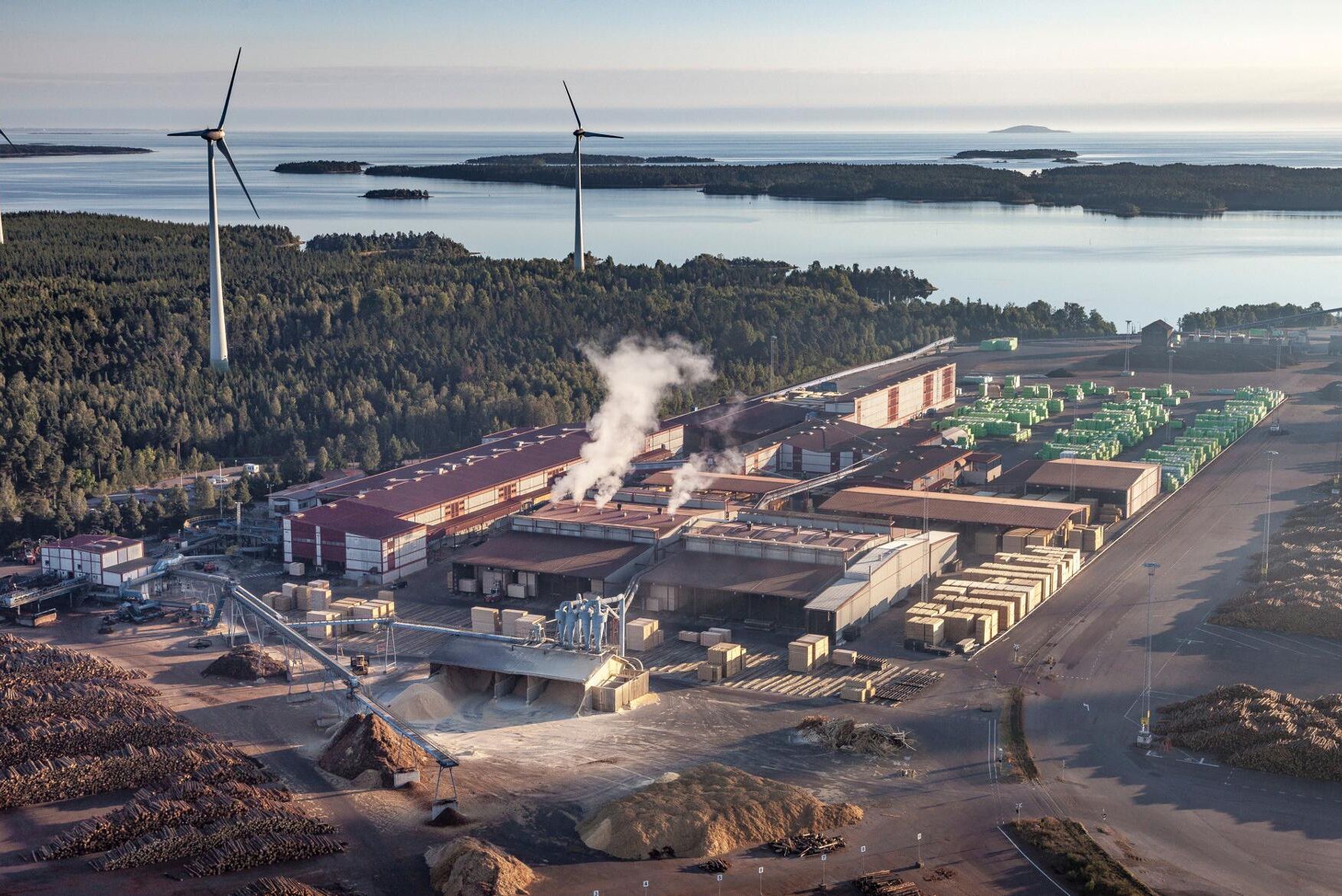 Södra ökar åter vid sågverket i Mönsterås sedan marknaden i Storbritannien börjat rulla igång igen.