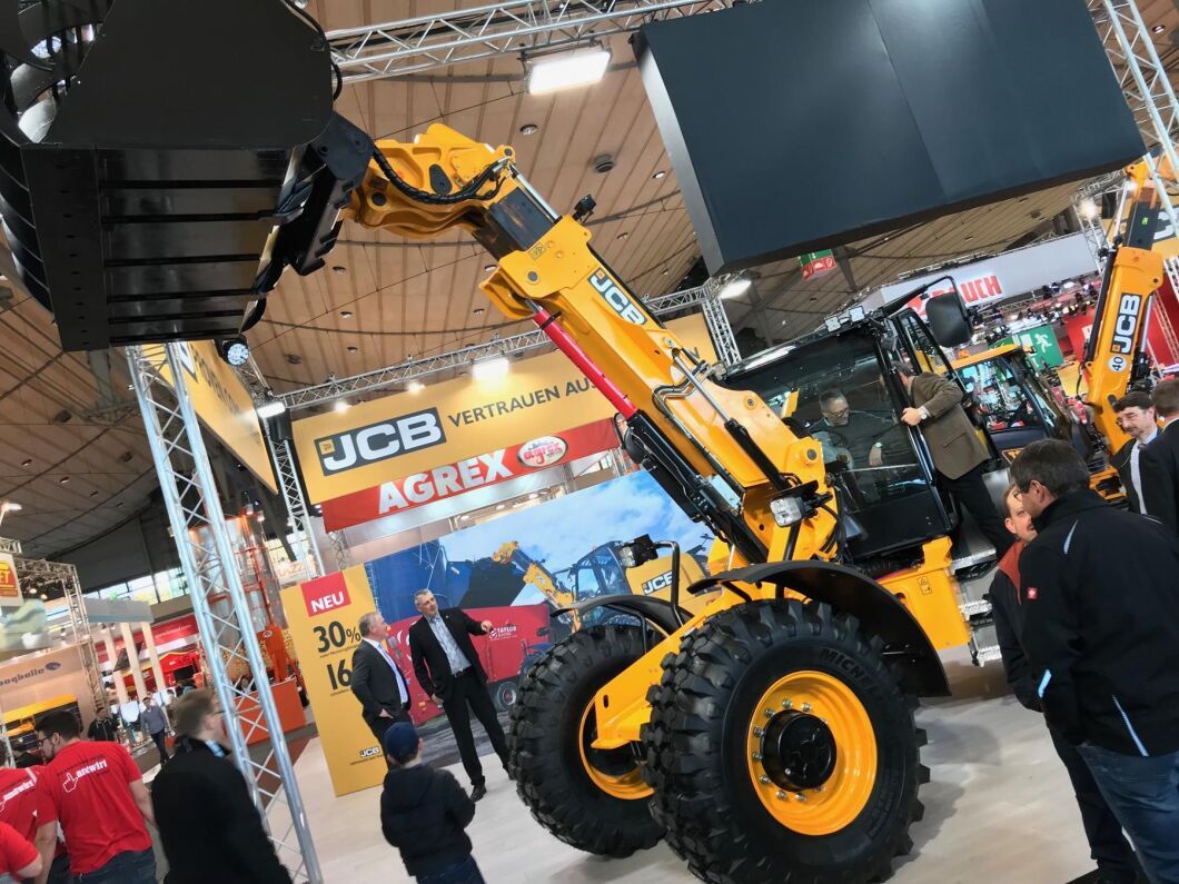 JCB:s nya midjestyrda teleskoplastare är den största i sitt slag från tillverkaren.