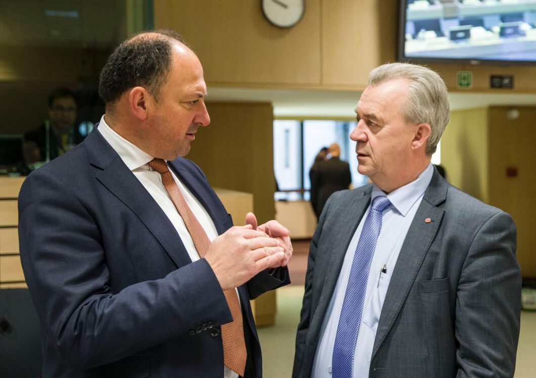 Belgiens minister med ansvar för medelklassen, de fria yrkena, små och medelstora företag, jordbruk och social integration Willy Borsus och Sveriges landsbygdsminister Sven-Erik Bucht.