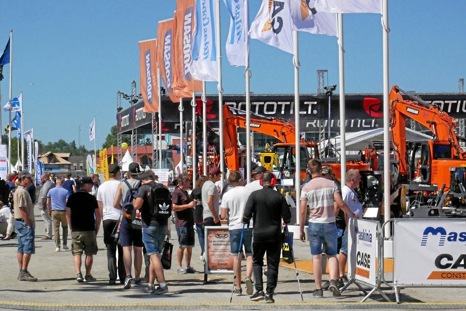 Många kom för att kika på de olika maskinerna.