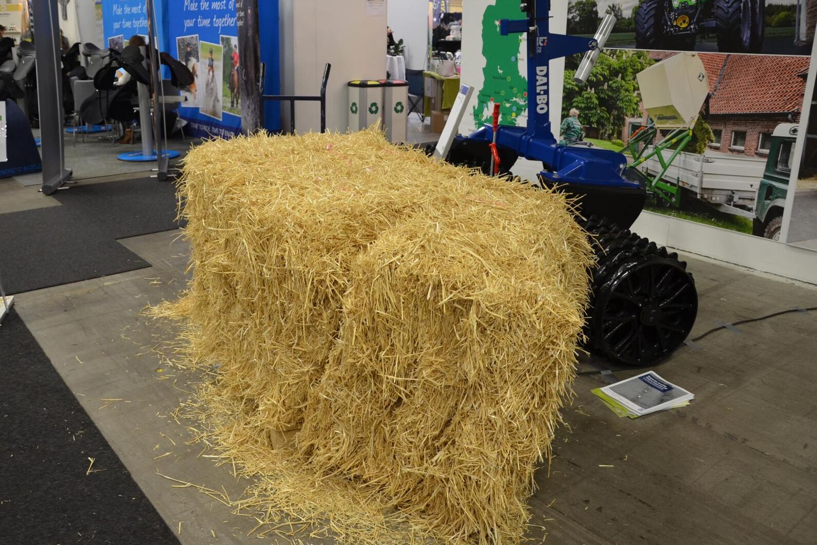 Att kunna dela en stor bal i mindre balar gör den mer lätthanterlig för den som ska arbeta foder eller strö.