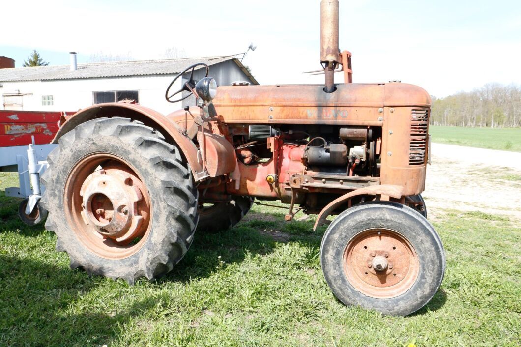 Victorn är min favoritsjungande BM Volvo. Den tvåcylindriga Bolinderdieseln går så underbart härligt. Det byggdes 10 929 gröna BM 230 Victor och 4 976 röda Volvo T230 Victor. Det var en succé när den kom på 1950-talet.