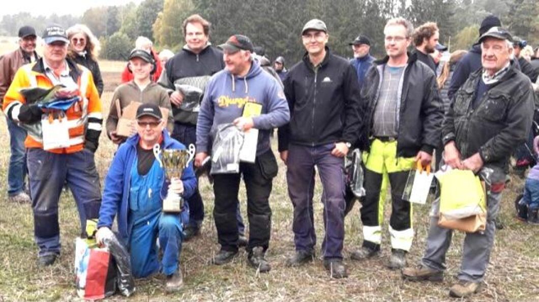 Veterantraktorplöjarna samlade på Södertörn 2020.