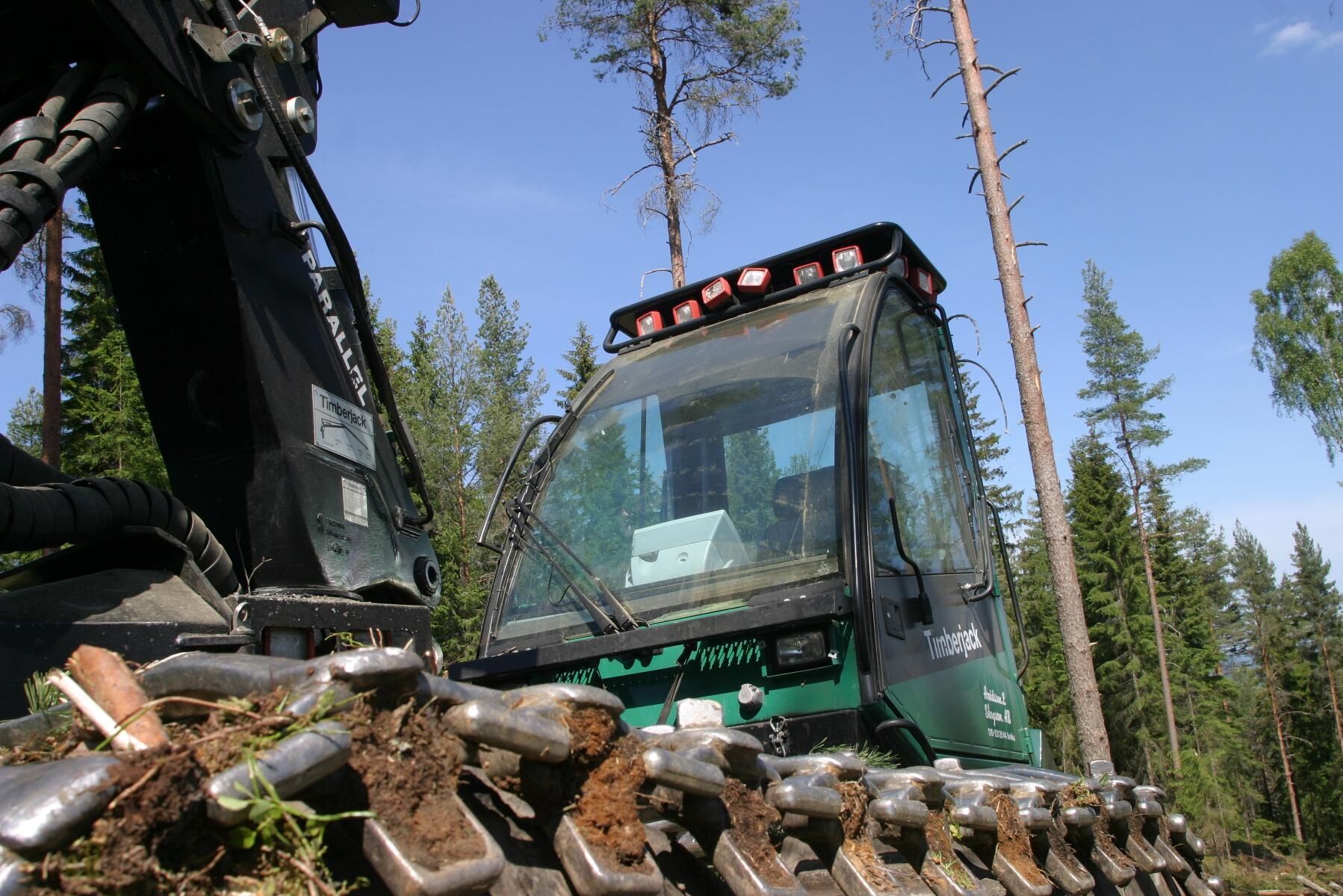 Timberjack är ett av världens coolaste namn och logotypen är en sittande åsna. 2000 köps Timberjack av John Deere och maskinerna tillverkas i dag i Finland.