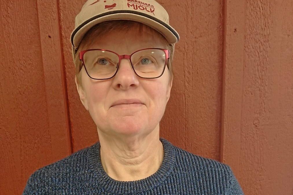 Inger Söreke i Gemla i Kronobergs län driver mjölkgården Härensås Södregård som har eget mejeri och gårdsbutik. I år gick deras invallning sönder efter att vildsvin bökat på den och förstört grässvålen. 70 hektar blev översvämmat och hela Helige å rann in på deras marker.