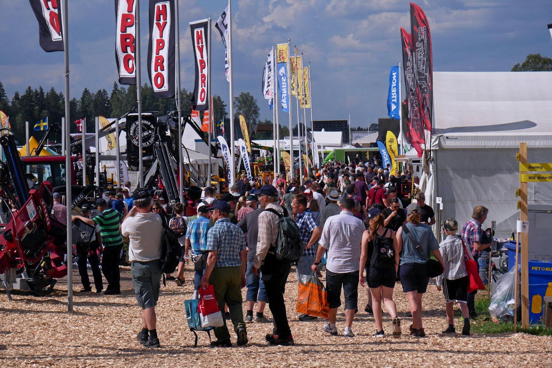 Den första dagen lockade drygt 7 300 besökare.