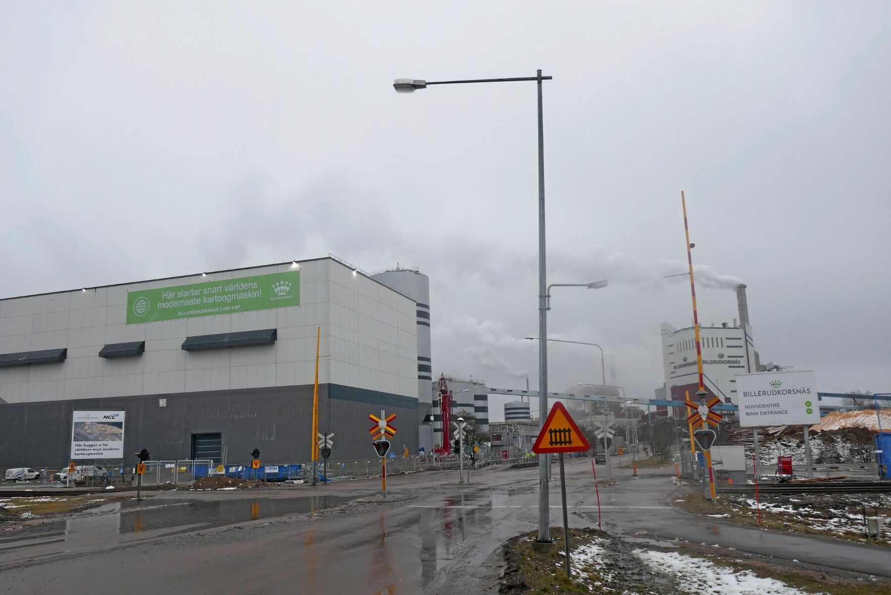 Enligt Byggnads ska arbetarna vid det polska företaget fått betalt för 40-timmarsvecka fast de egentligen jobbat över 60 timmar per vecka när de deltog vid bygget av Billerud Korsnäs kartongmaskin i Grums.