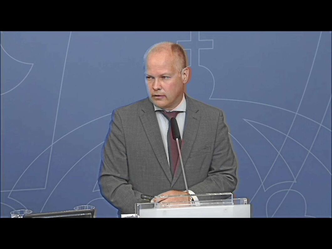 Justitie- och inrikesminister Morgan Johansson på en presskonferens under tisdagsmorgonen.