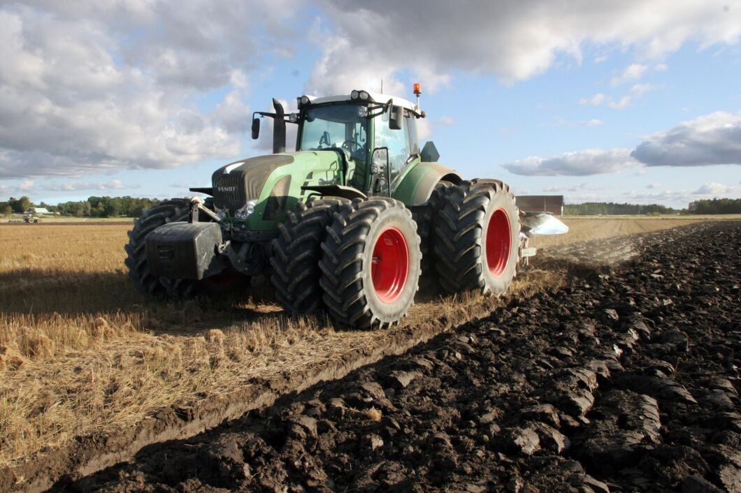 Hur ser det svenska jordbruket ut år 2030? SLU ger sju olika framtidsberättelser för att väcka diskussion om lantbrukets utveckling.