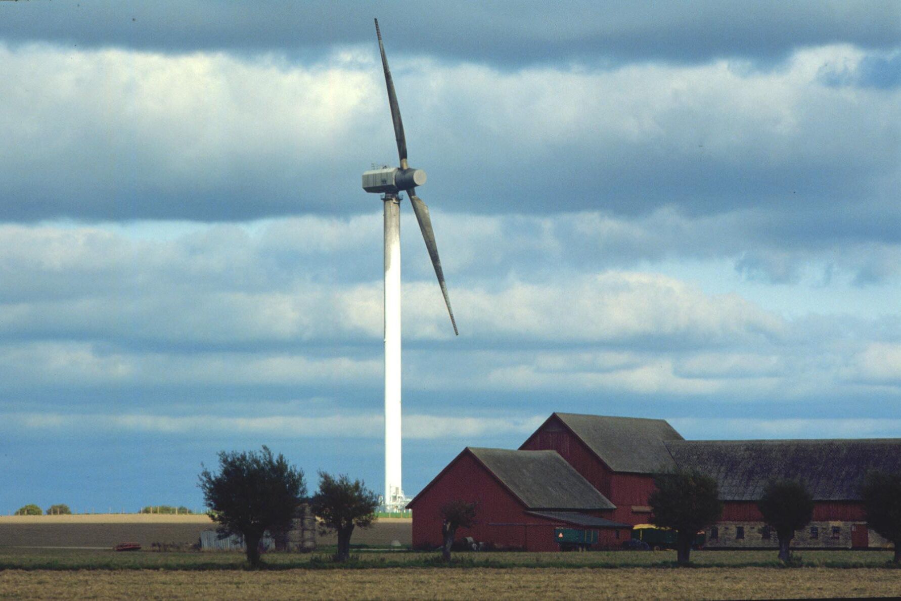 Sveriges första storskaliga vindkraftverk stod i Maglarp i Skåne.