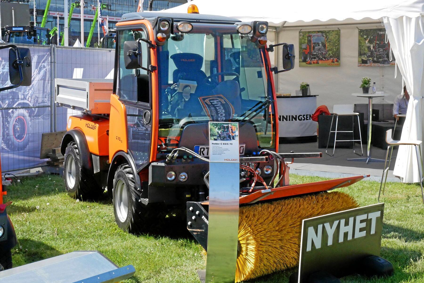 Redskapsbärare, Holder C 65/C 70, en av många nyheter på mässan.
