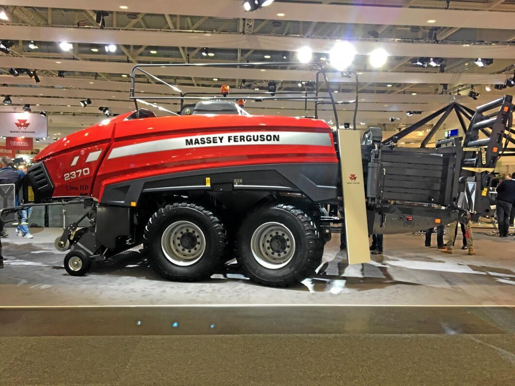 Massey Ferguson presenterade en ny värsting till fyrkantsbalpress.