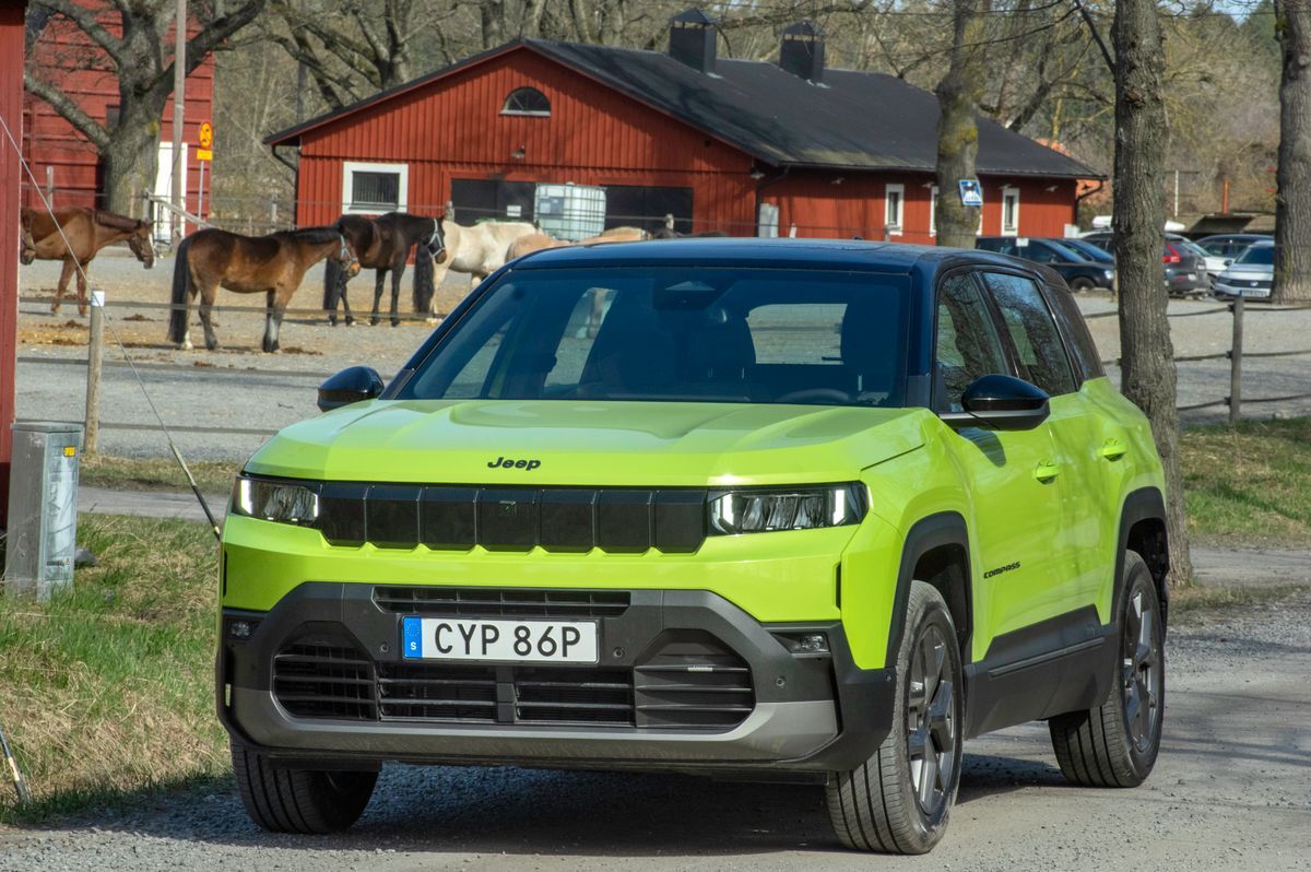 De sju rektangulära staplarna i grillen är ett givet val för alla Jeeps designers som vill knyta an till märkets historik.