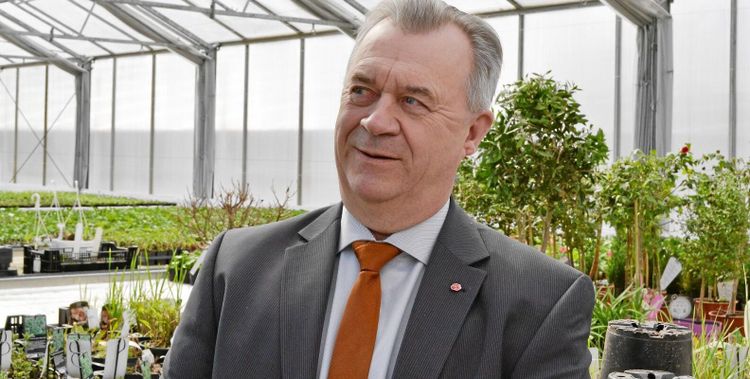 Ministerns konsult fick hemlig information