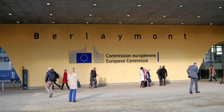 EU-kommissionen blåser eld upphör i klonkriget