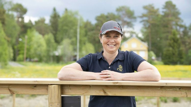 Hon vill få överviktiga hästar att slippa lida