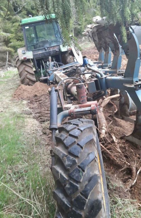 Traktor som fastnat.