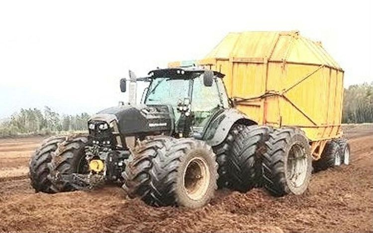 Den grymma Deutz-Fahr 7250:an är svartlackad. 