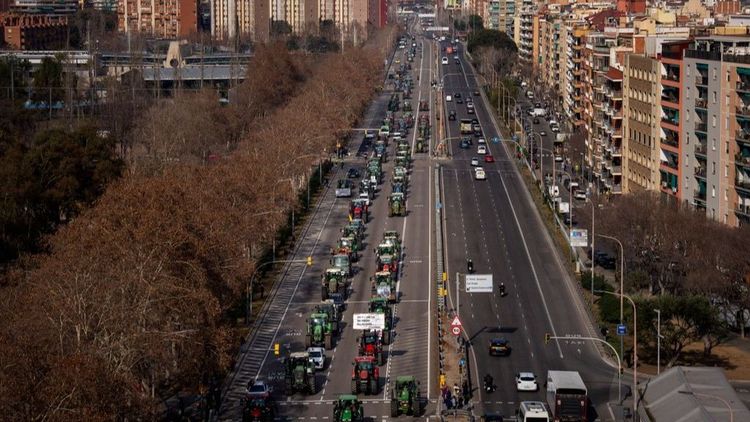 Tusen bönder intar Barcelona