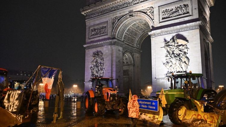 Nya protester mot Mercosuravtalet – traktorer i Paris