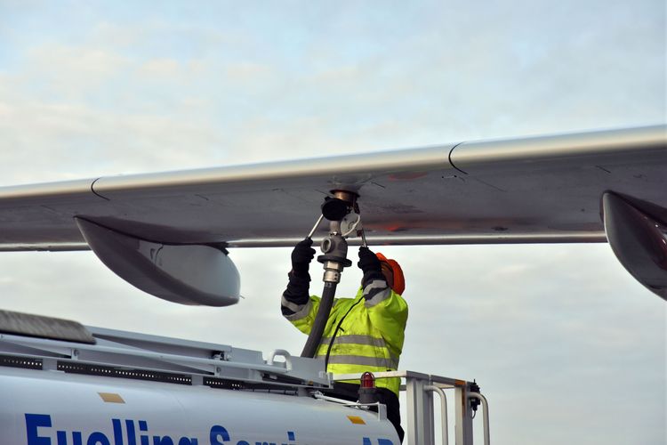 [STOR]Förra veckan lyfte årets första plan med bioflygbränsle i tanken från Arlanda. Tankningen av SAS flight SK1419, Airbus 320 Neo till Köpenhamn genomfördes av Richard Bokström.