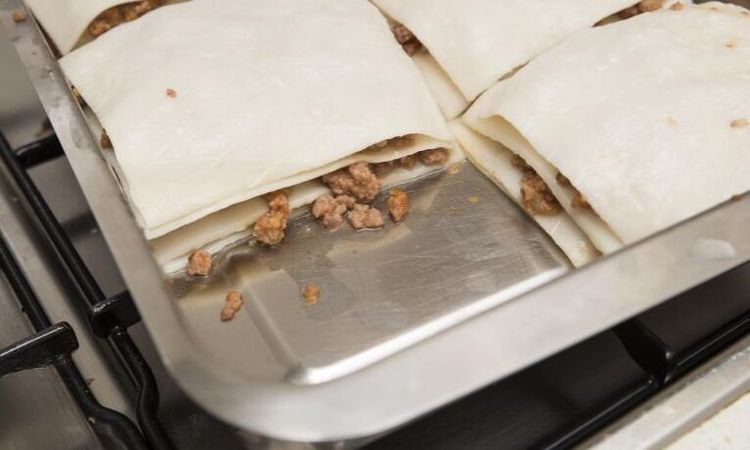 Fyra åtalas i hästköttskandalen