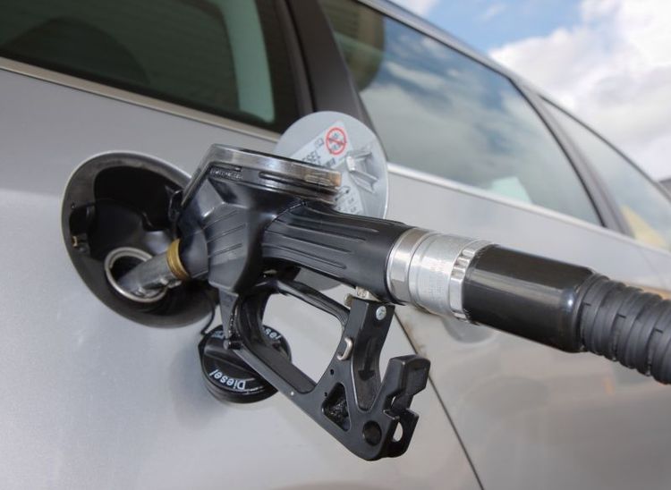 Dieselpriset ner med tio öre