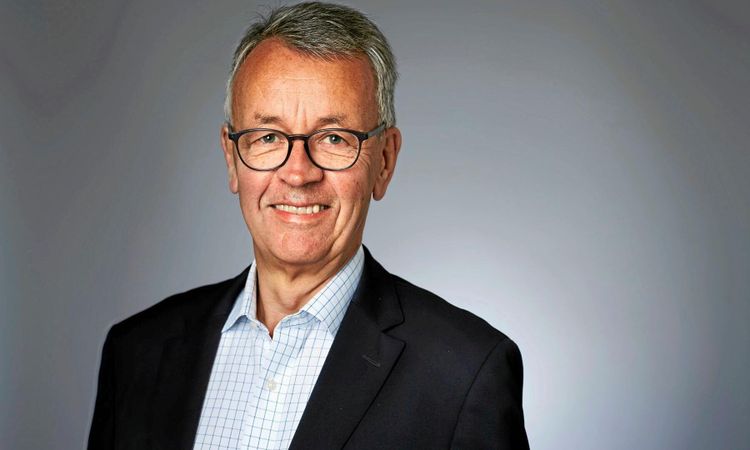 Full huggning ger klirr i statens kassa