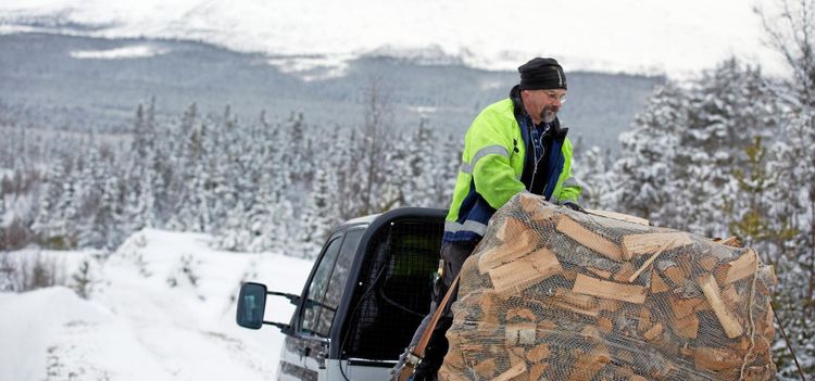 Svarthandel dumpar vedmarknaden