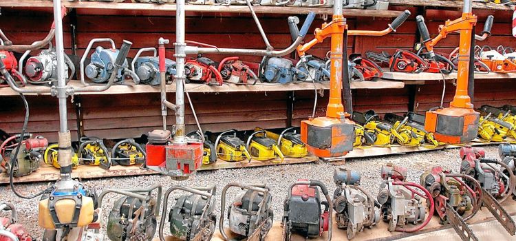 Motorsågar i massor