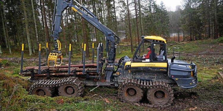 Så är det att köra Ponsses nya snabbskotare