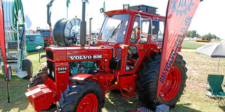 Några få detaljer avslöjar att traktorn inte är klar