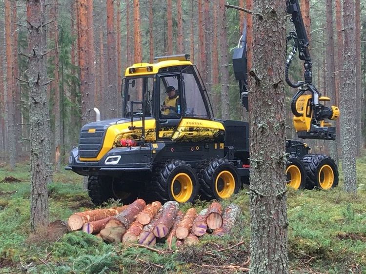 Ponsse Cobra ska vara en allroundmaskin med två kranalternativ.